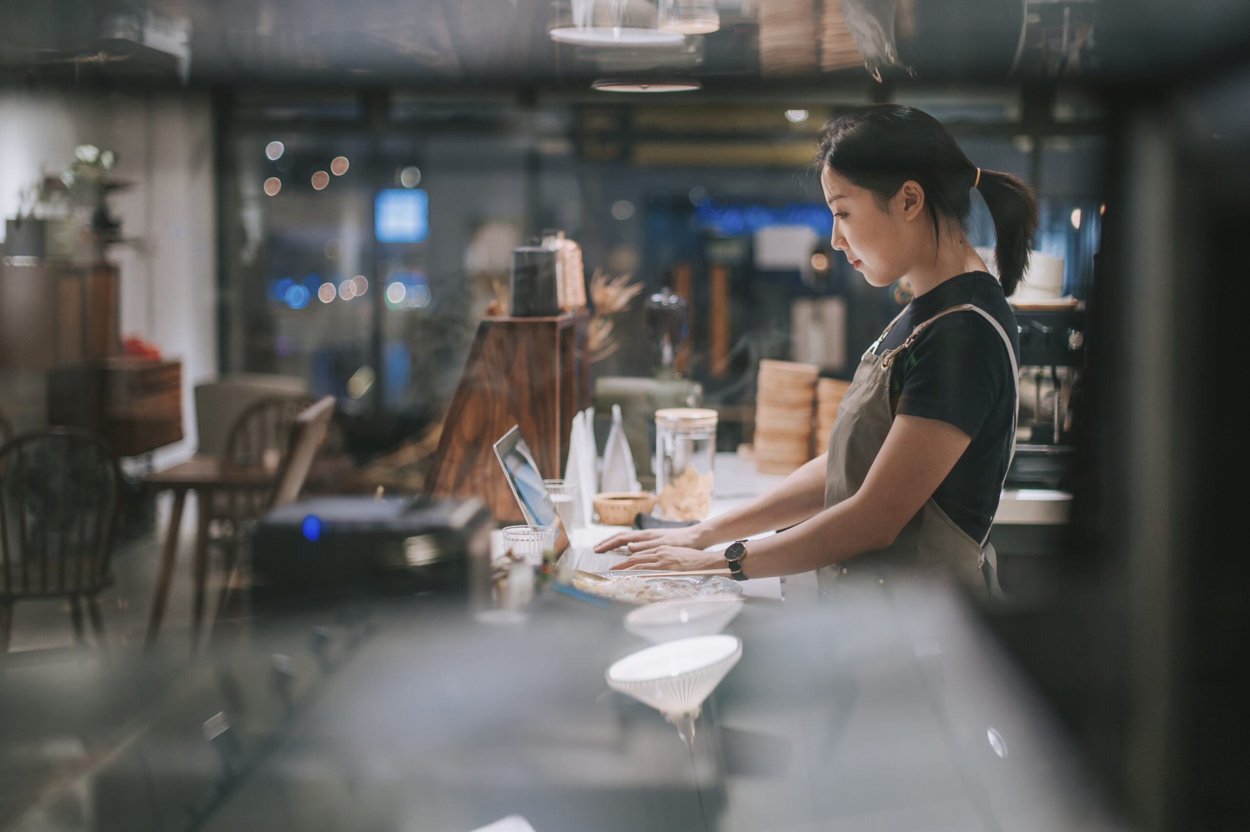 Plating up orders in restaurants